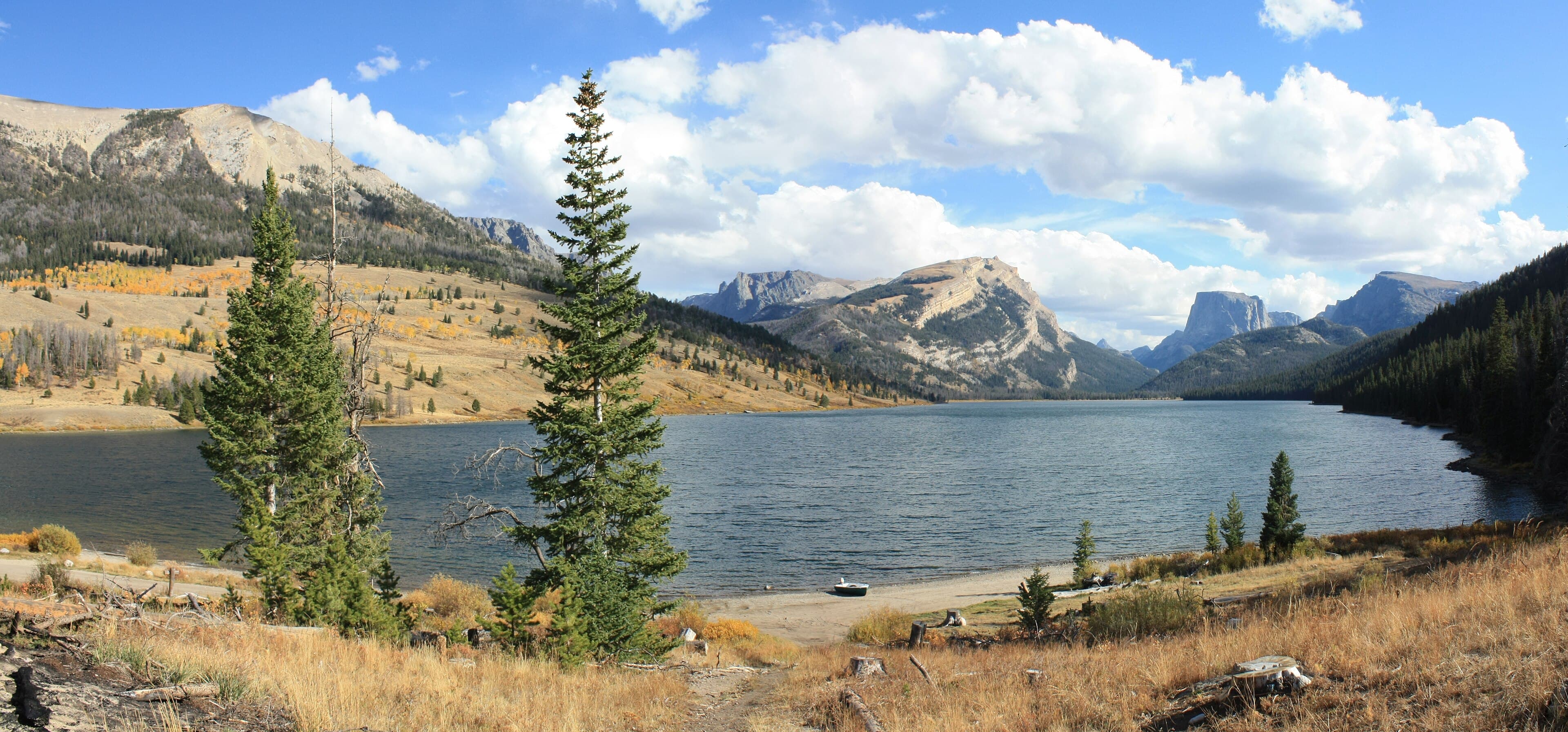 Fall colors on lower Green River Lake with Whiterock and Squaretop, Pinedale Ranger District. GPS on the lake.